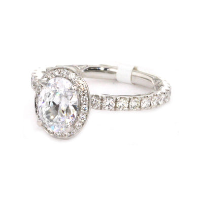 0.85 ctw Diamond Halo Engagement Ring