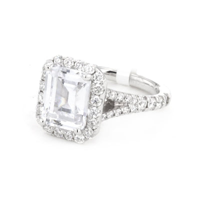 1.07 ctw Diamond Halo Engagement Ring