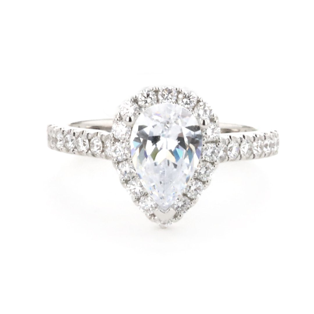 0.61 ctw Diamond Halo Engagement Ring