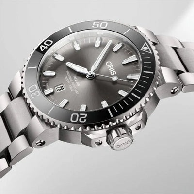 43.5MM Aquis Titan Date